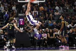 顶得不错！尤班克斯首发32分钟 6中5贡献12分6板1断2帽